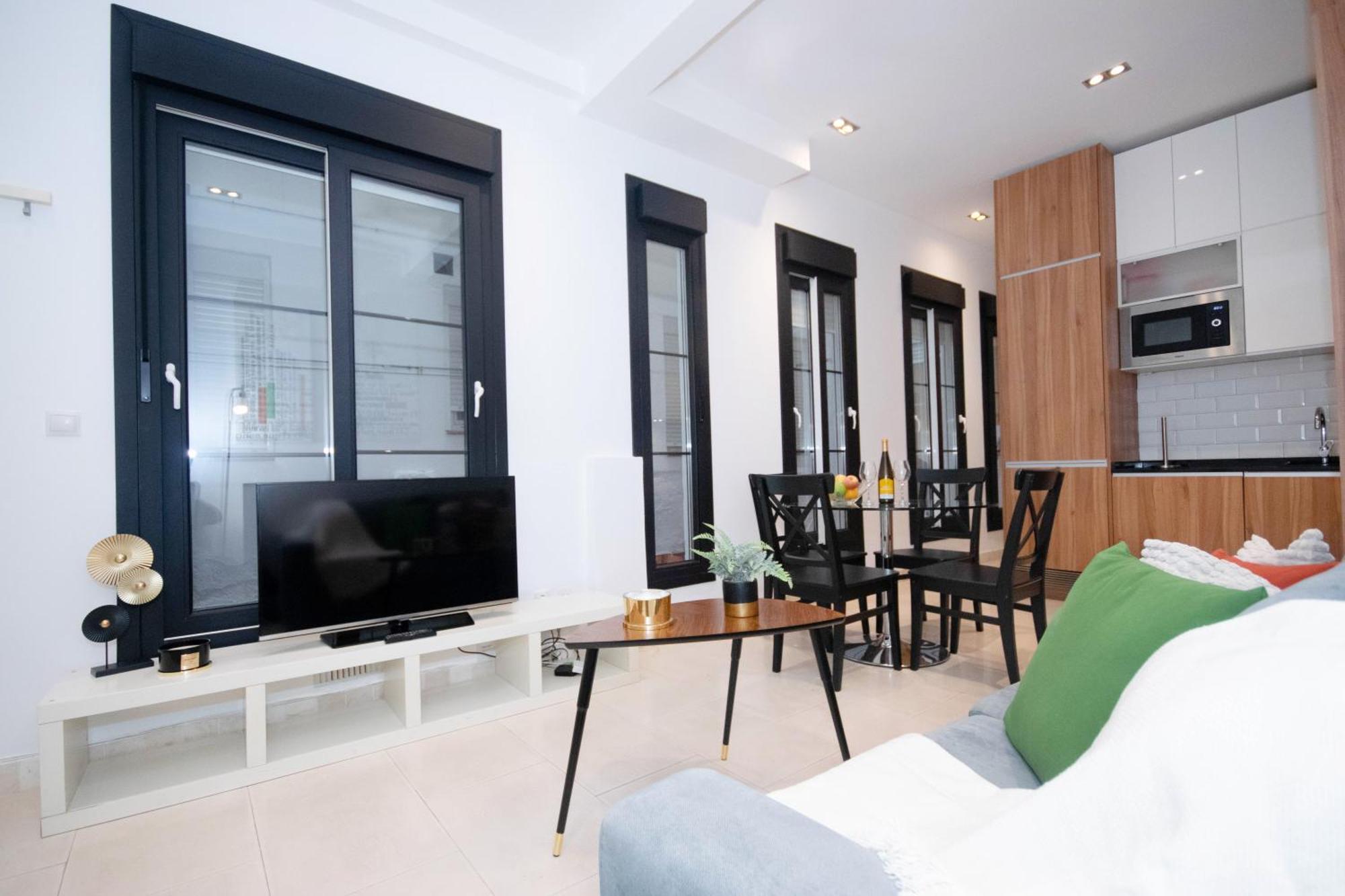 For You Rentals Apartamento Temporal Con Encanto En Malasana Min24 Madrid Exterior photo